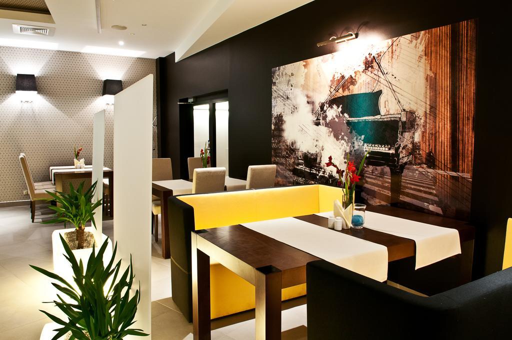 Piano Hotel