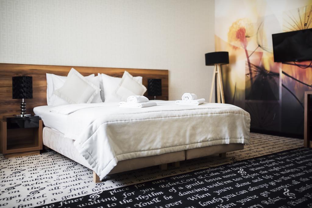 Piano Hotel